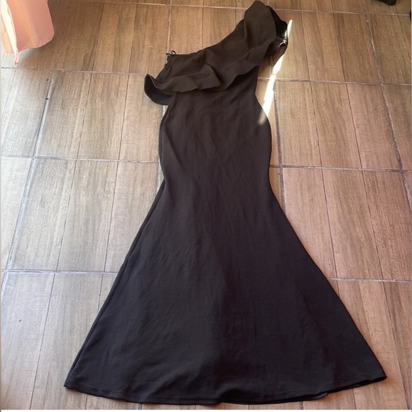 LULUS • So Amazed One Shouldered Black Formal Maxi Gown Ruffle Trim - Picture 6 of 7